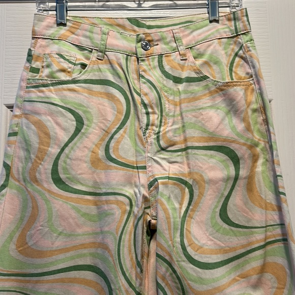 SHEIN FUN PRINT STRAIGHT LEG PANTS SIZE 6. Bundle2Save - Picture 2 of 4